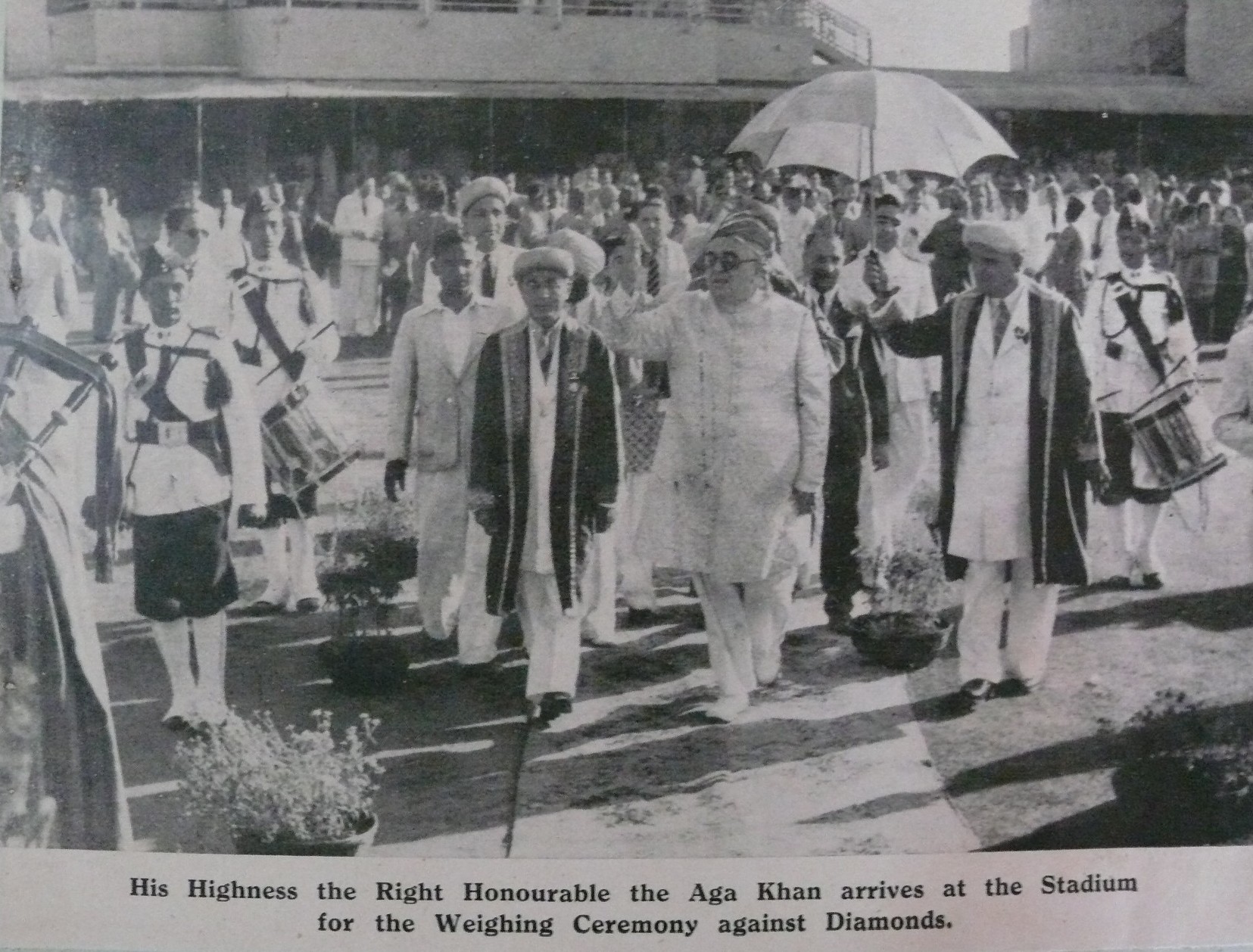 1900 2000 Noorani Family Album 0262 Diamond Jubilee Arrival Aga Khan Iii