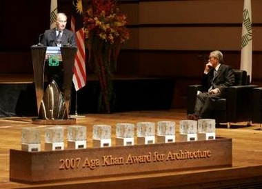 20070904reutersakaa01