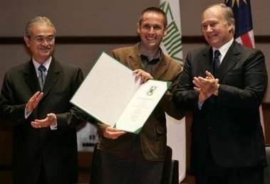 20070904reutersakaa07