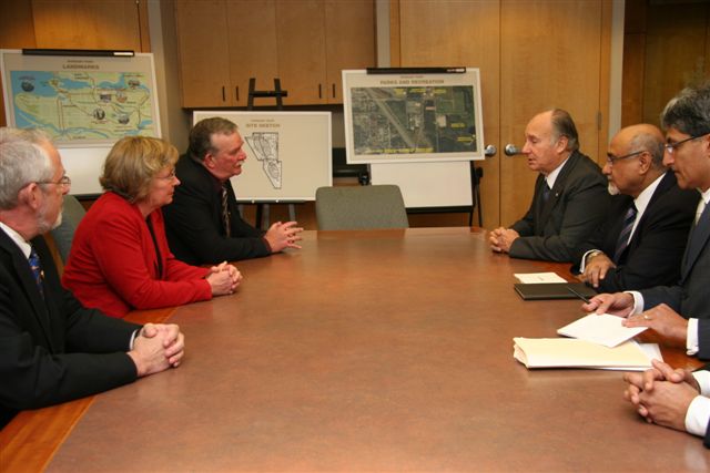 2008 11 25 Canada VancouverMayor (9)