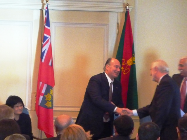 20081123 Canada Toronto McMaster AKU MOUb