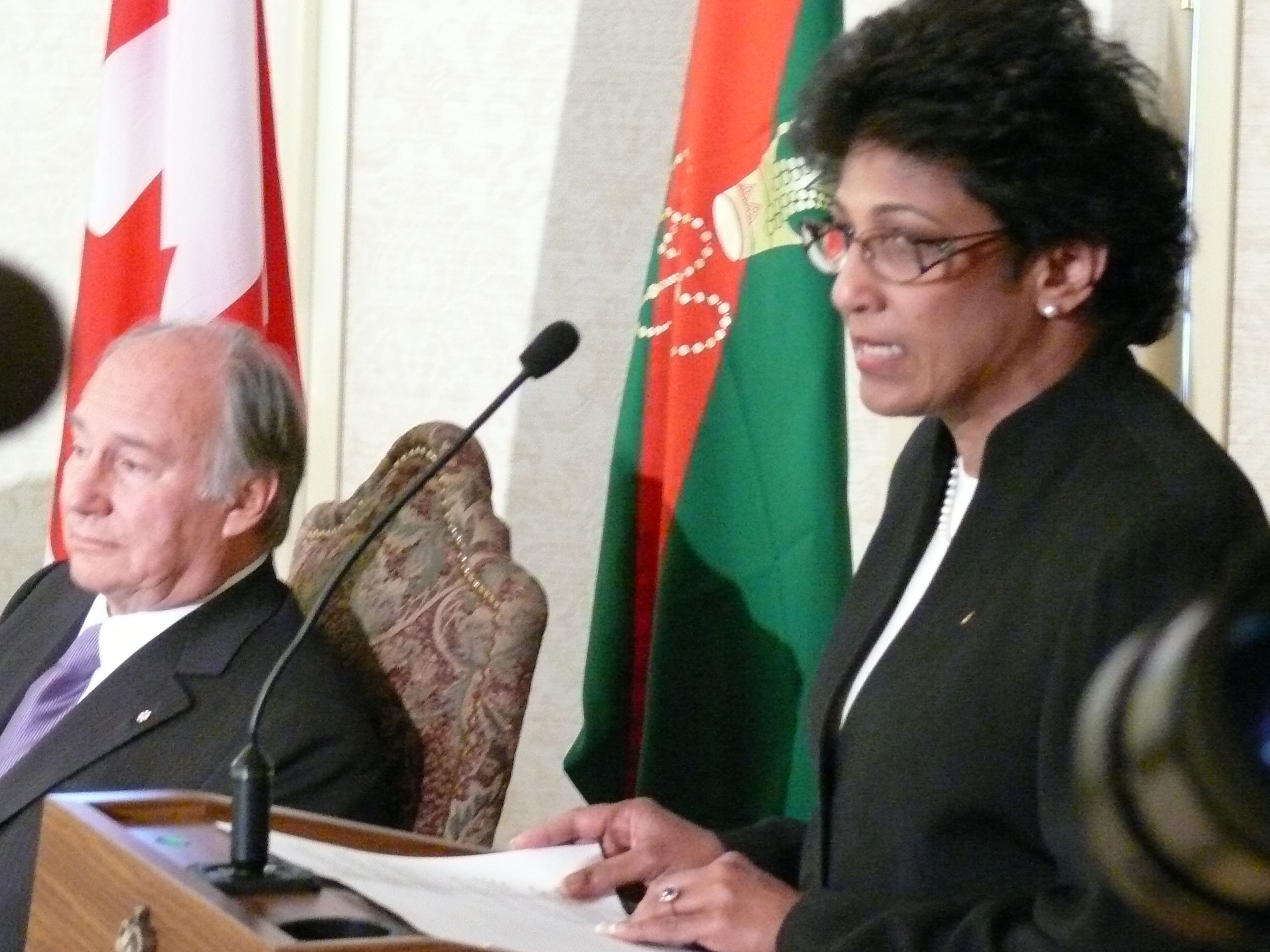 2009 06 09 Edmonton Mou Aga Khan And Dr Indira Samarasekera