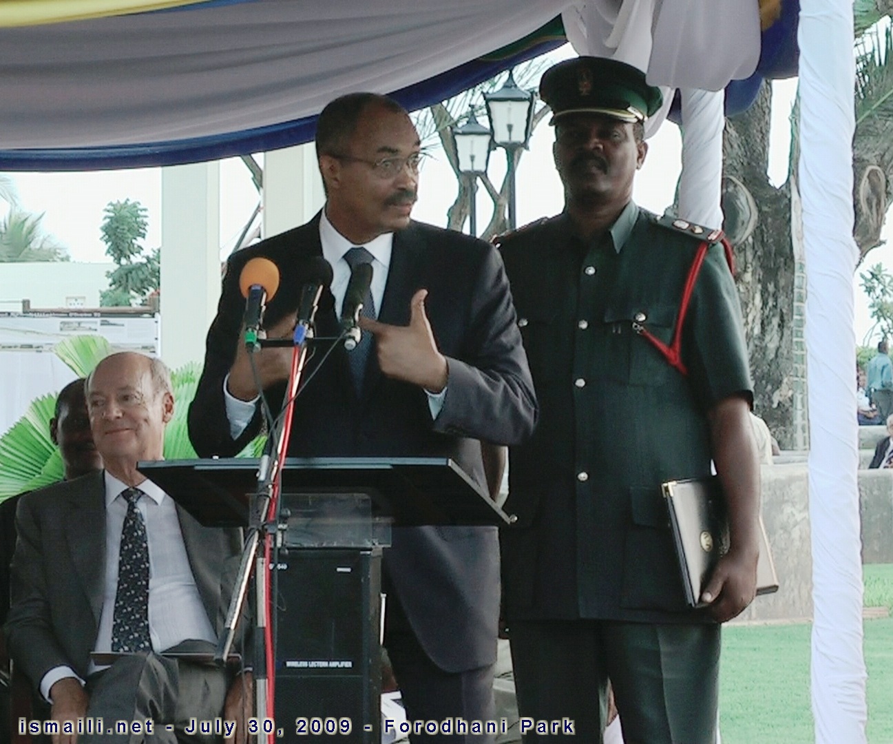 2009 07 30 Forodhani Arrival Prince Amyn President Karume