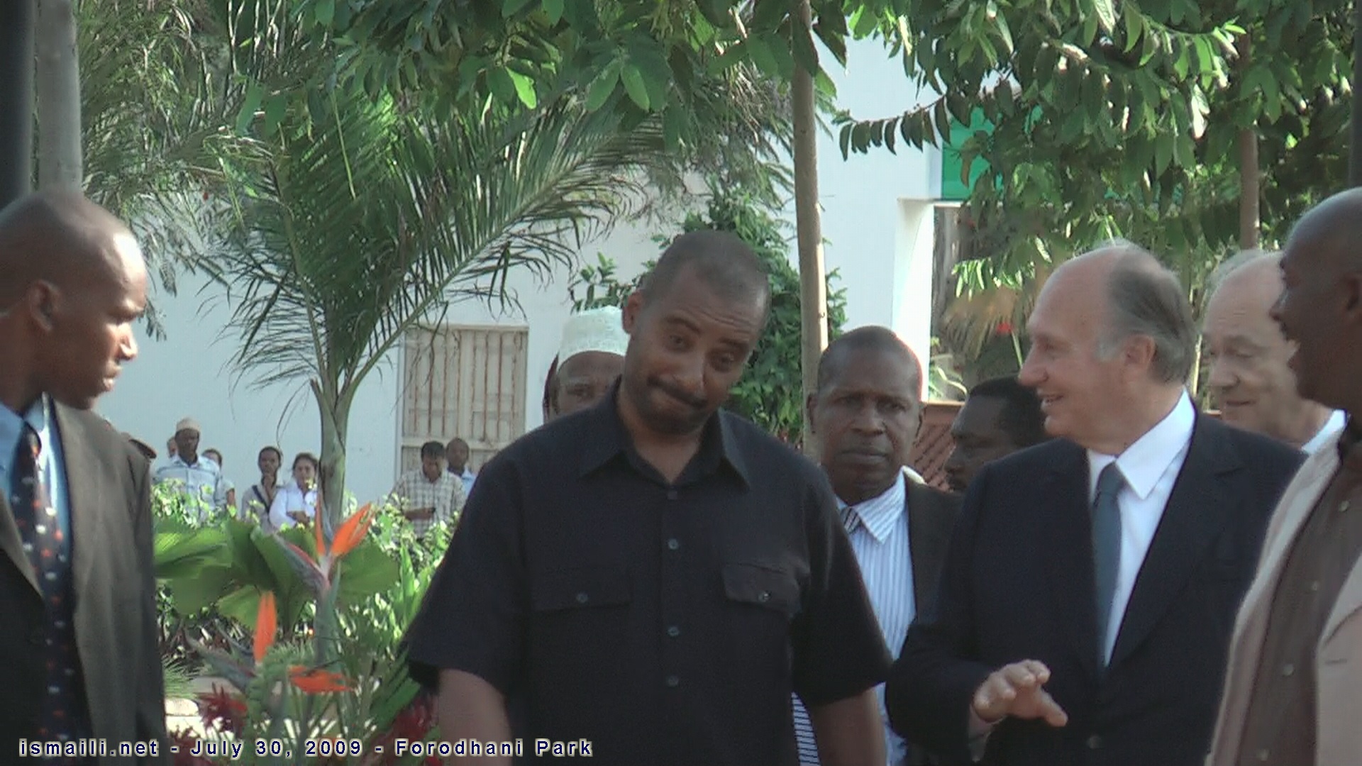 2009 07 30 Forodhani Arrival Prince Amyn With Aga Khan1