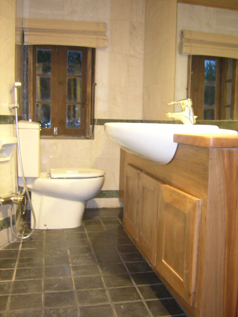 Shigar Bathrooms Dscn4531