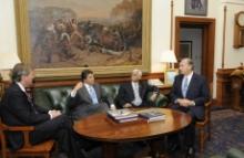 UNIVERSITY OF AUSTIN ESTABLISHES A FIVE YEAR AGREEMENT WITH AKU - 2008-04-15